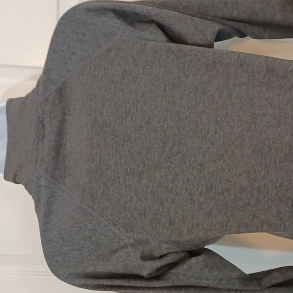 Patagonia thumb hole top - Picture 10 of 16